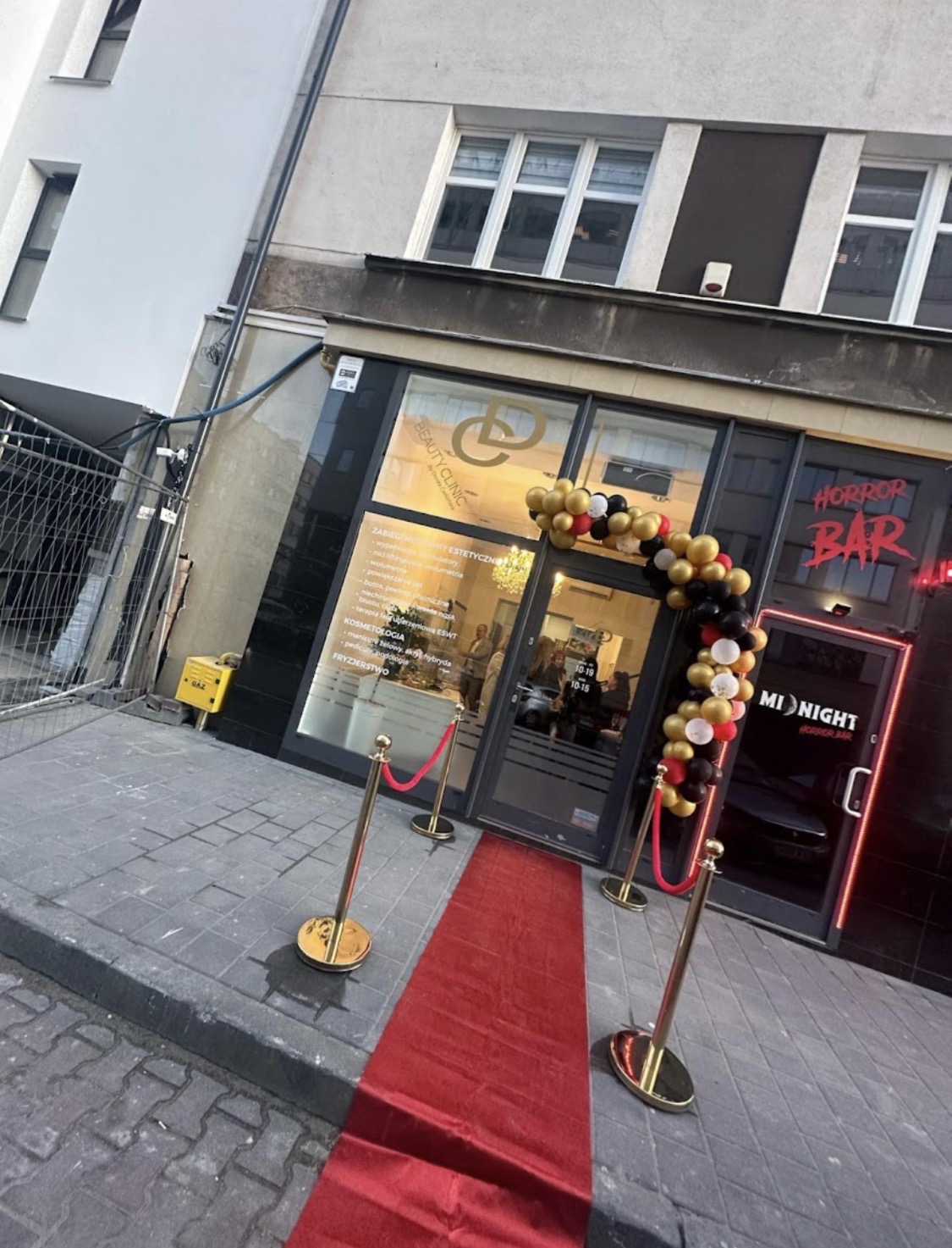 Wnętrze i wejście do kliniki Beauty Clinic by Dorota Ćwiklińska